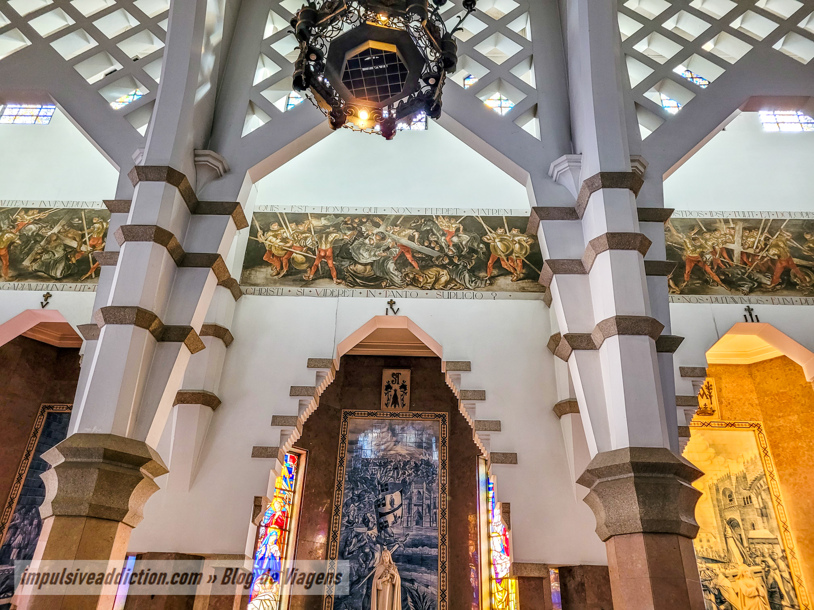 Church of Nossa Senhora da Conceição inside