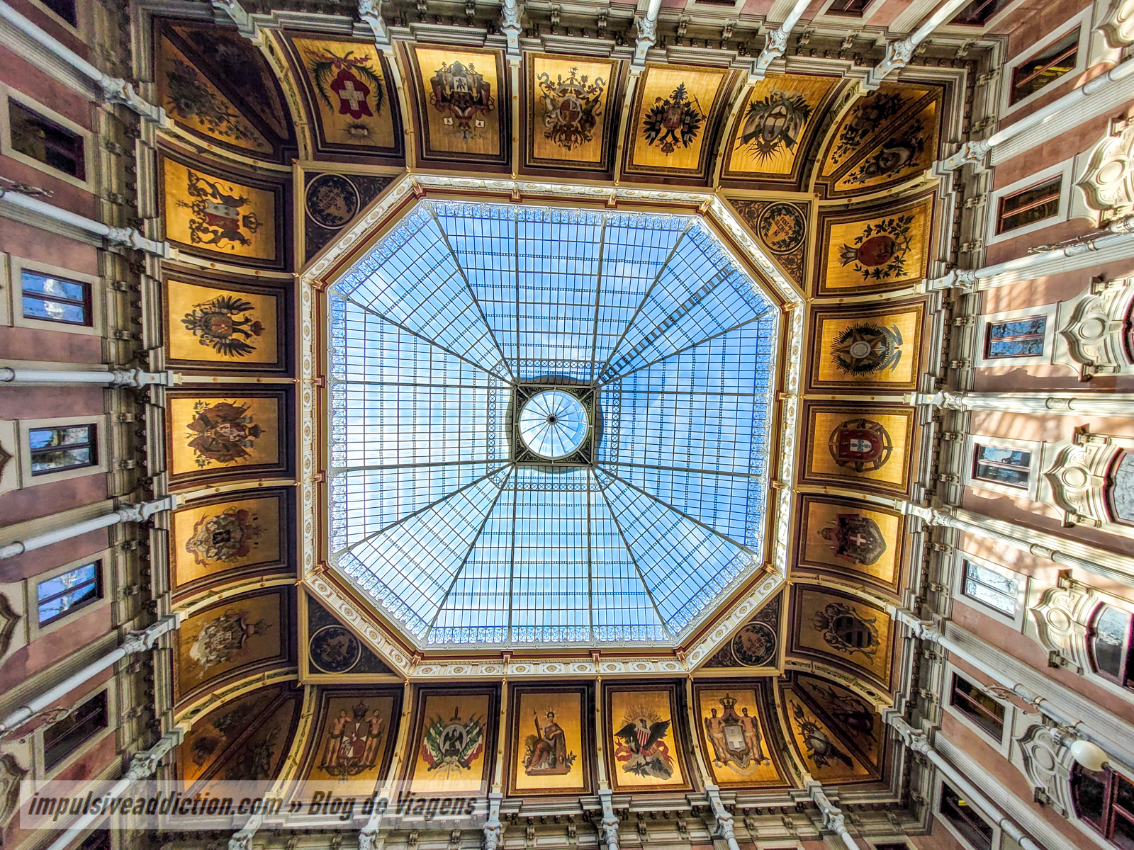 Pátio do Palácio da Bolsa do Porto