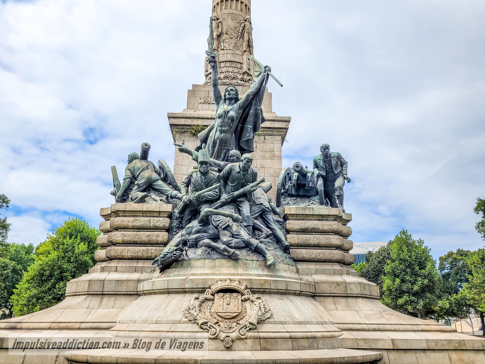 Monument at Rotunda da Boavista - Porto