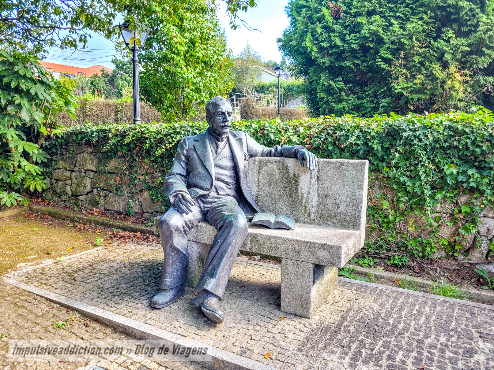 Estátua de Eça de Queirós