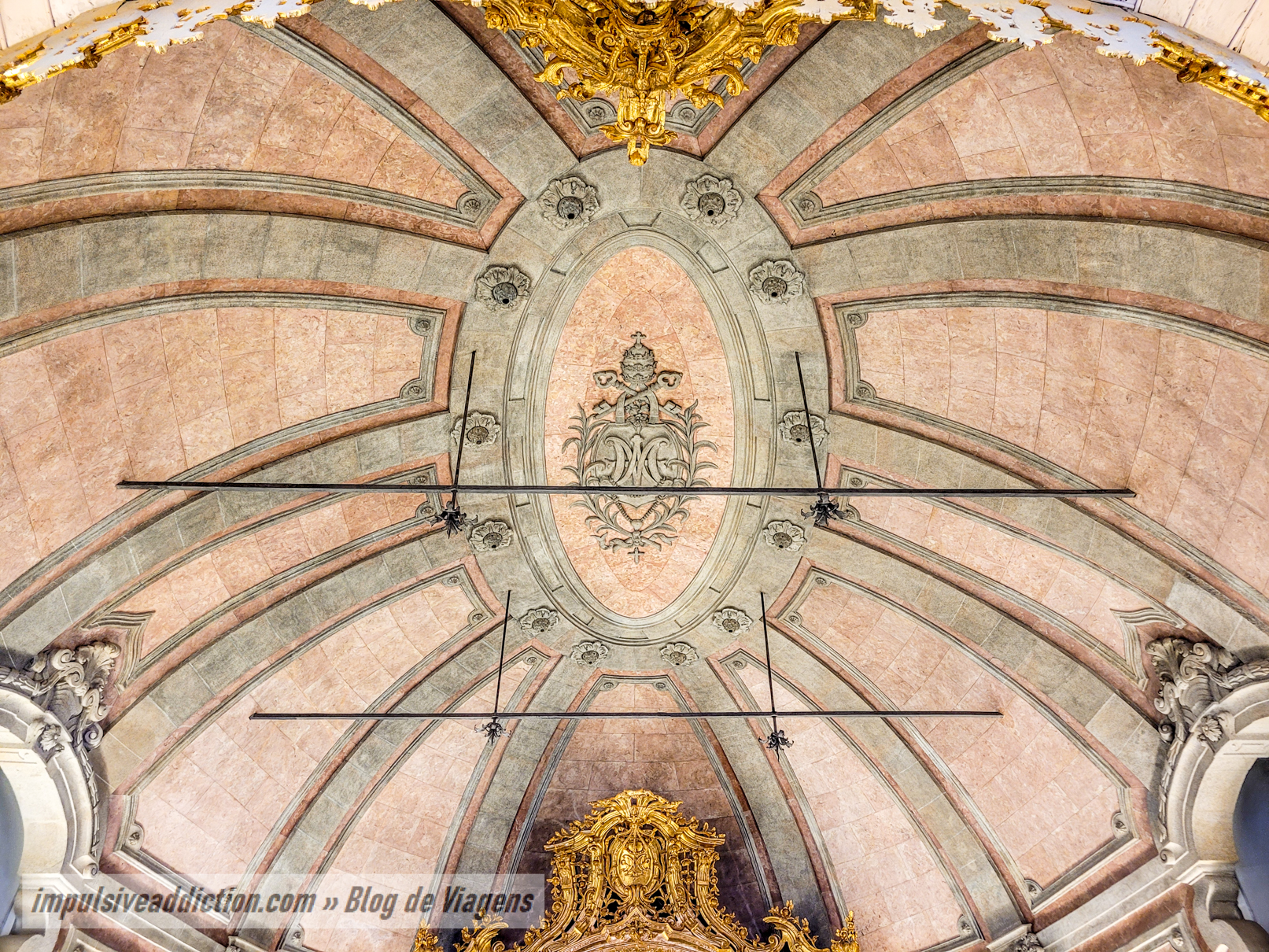 Clérigos Church ceiling
