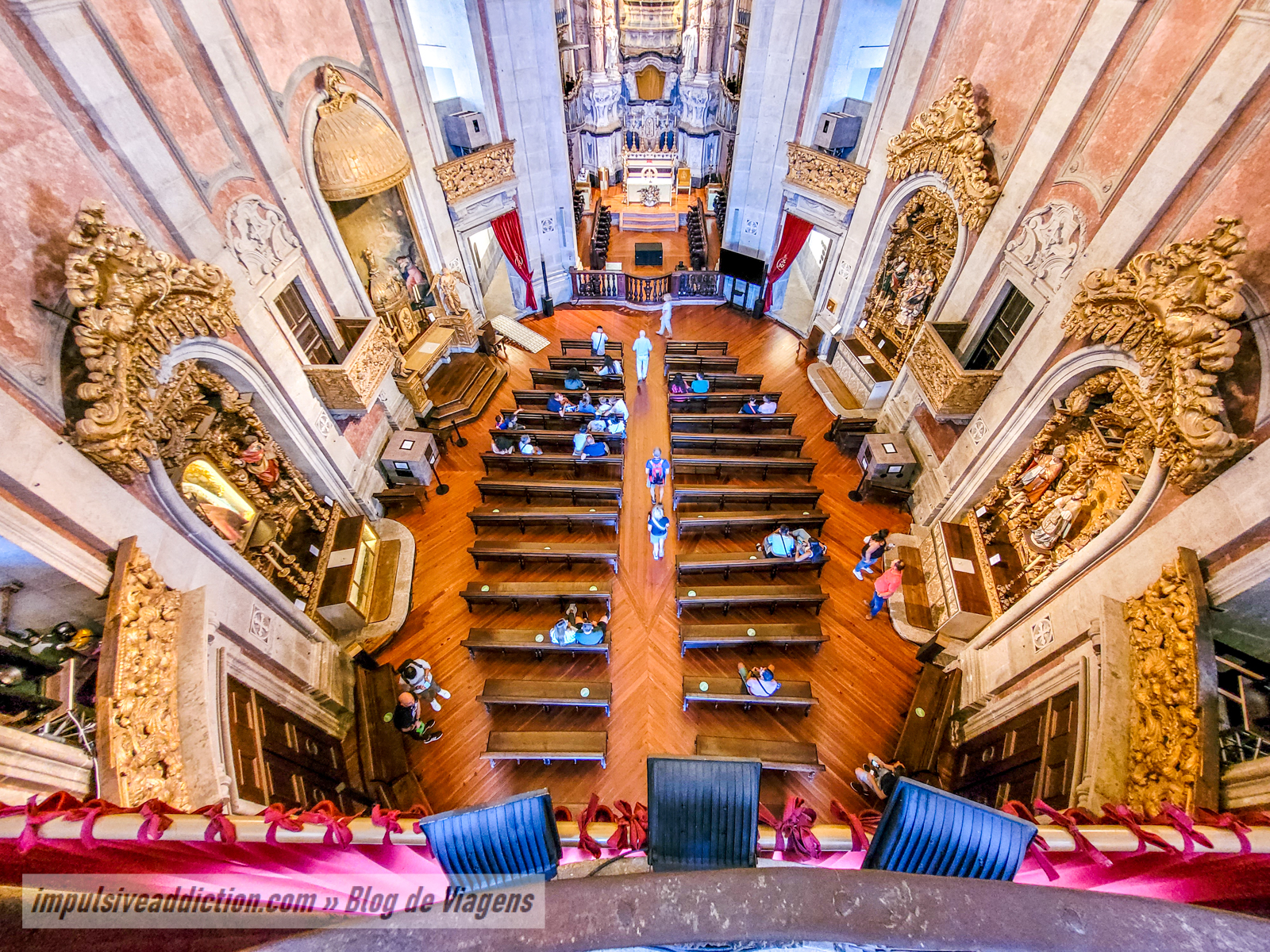 Clérigos Church inside