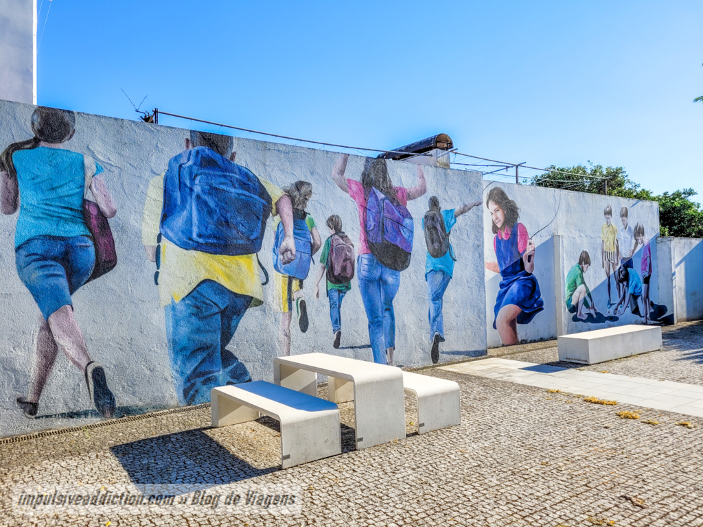 Mural junto da Biblioteca Municipal de Vagos