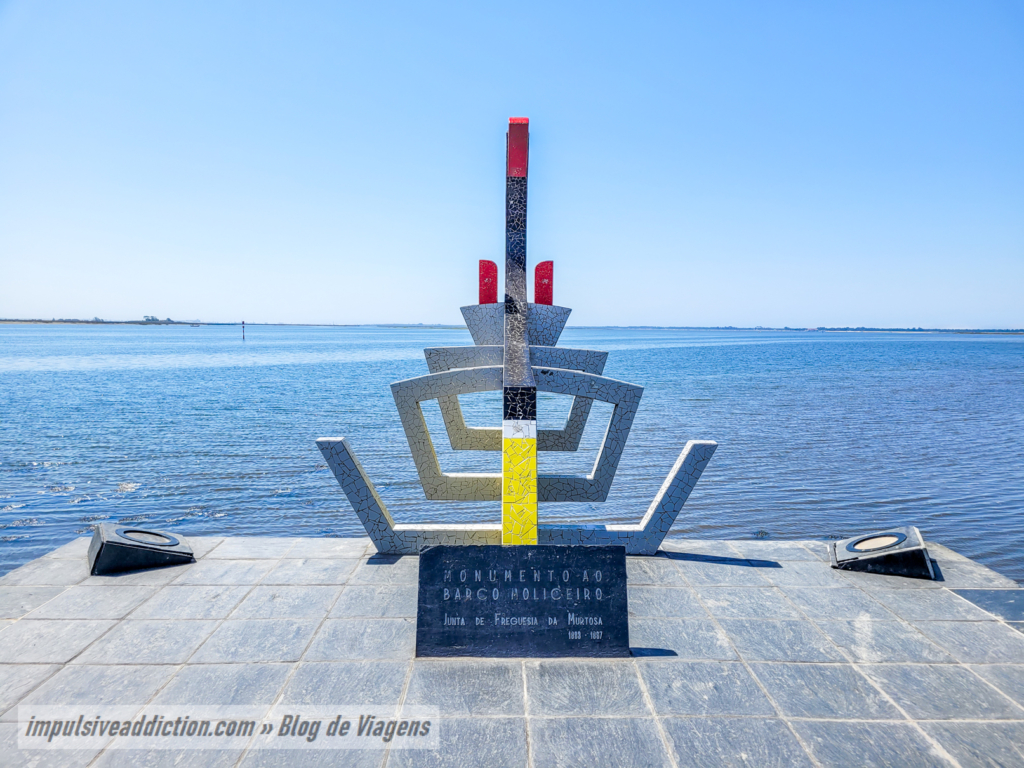 Monumento ao Moliceiro, no Cais do Bico