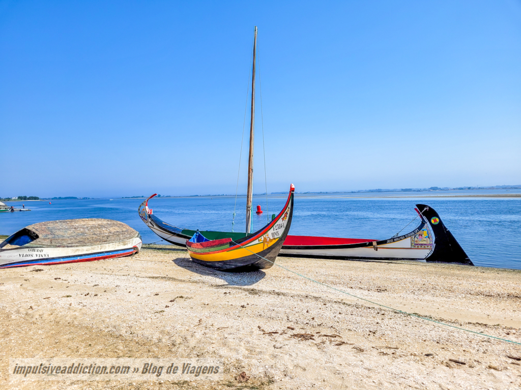 Embarcações em Reparação junto da Praia de Monte Branco