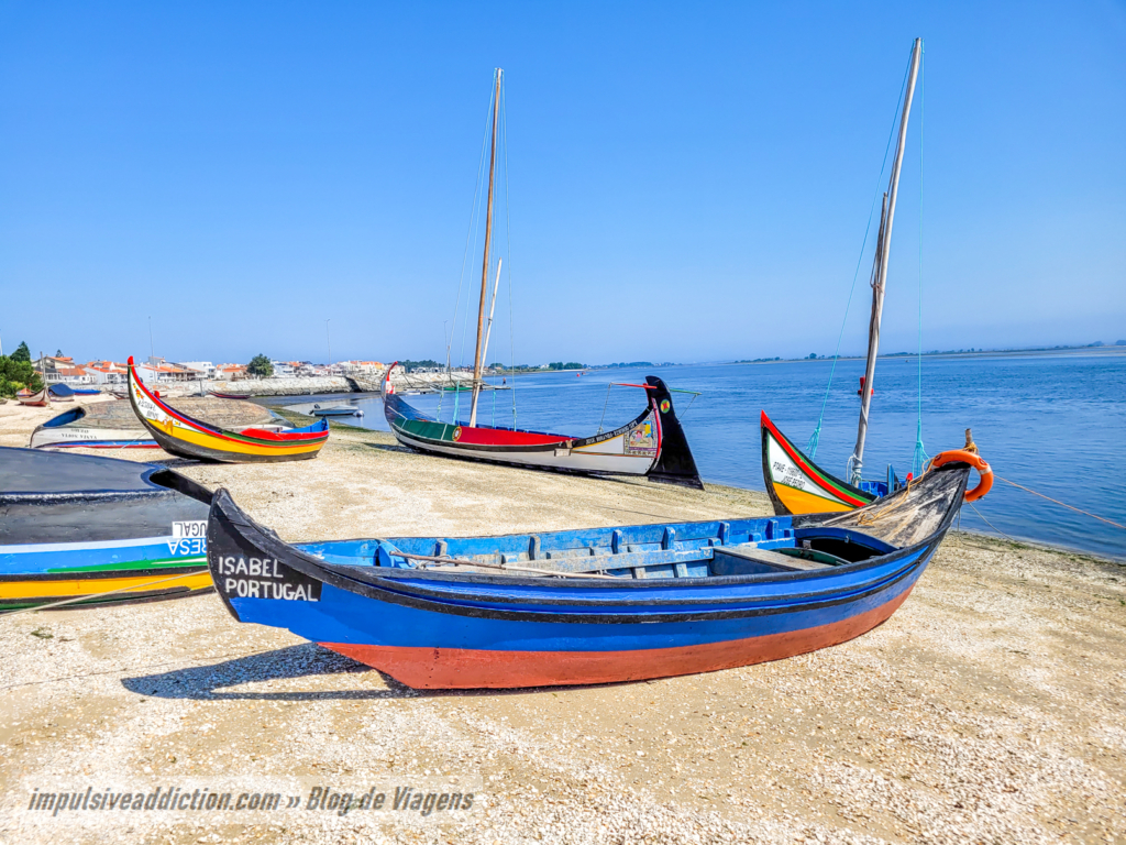Embarcações em Reparação junto da Praia de Monte Branco