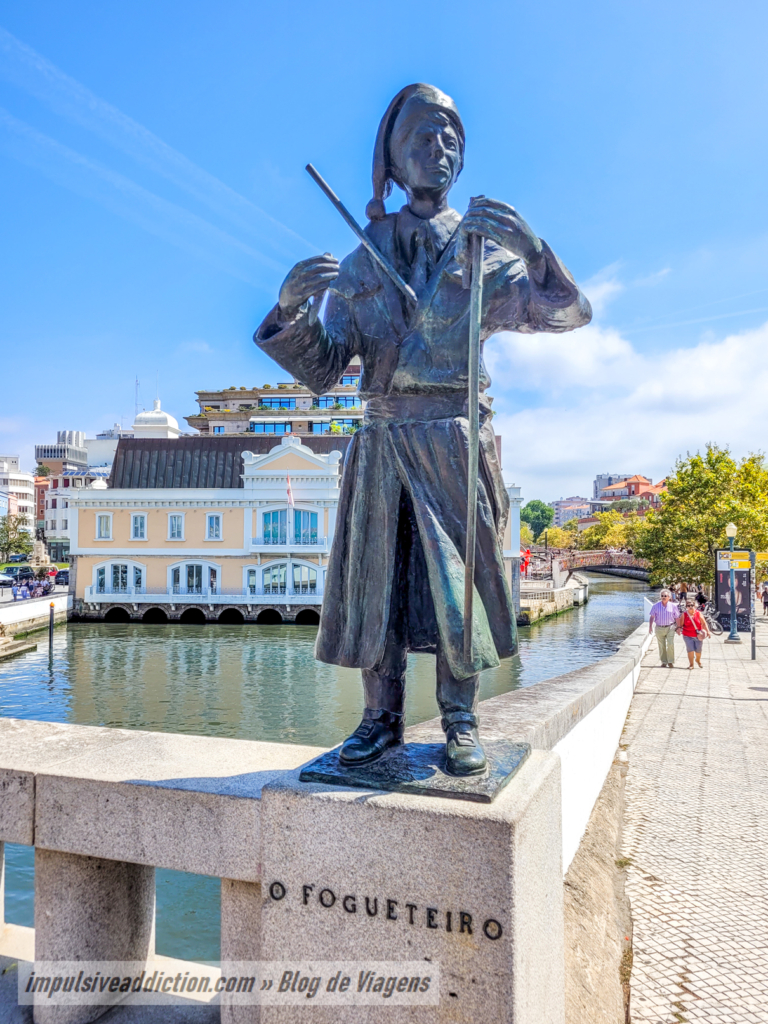 Fogueteiro statue