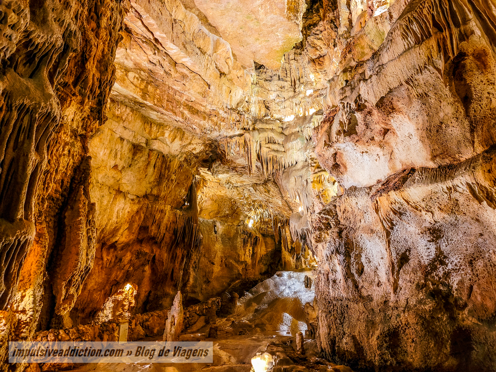 Grutas de Alvados na Serra de Aire e Candeeiros