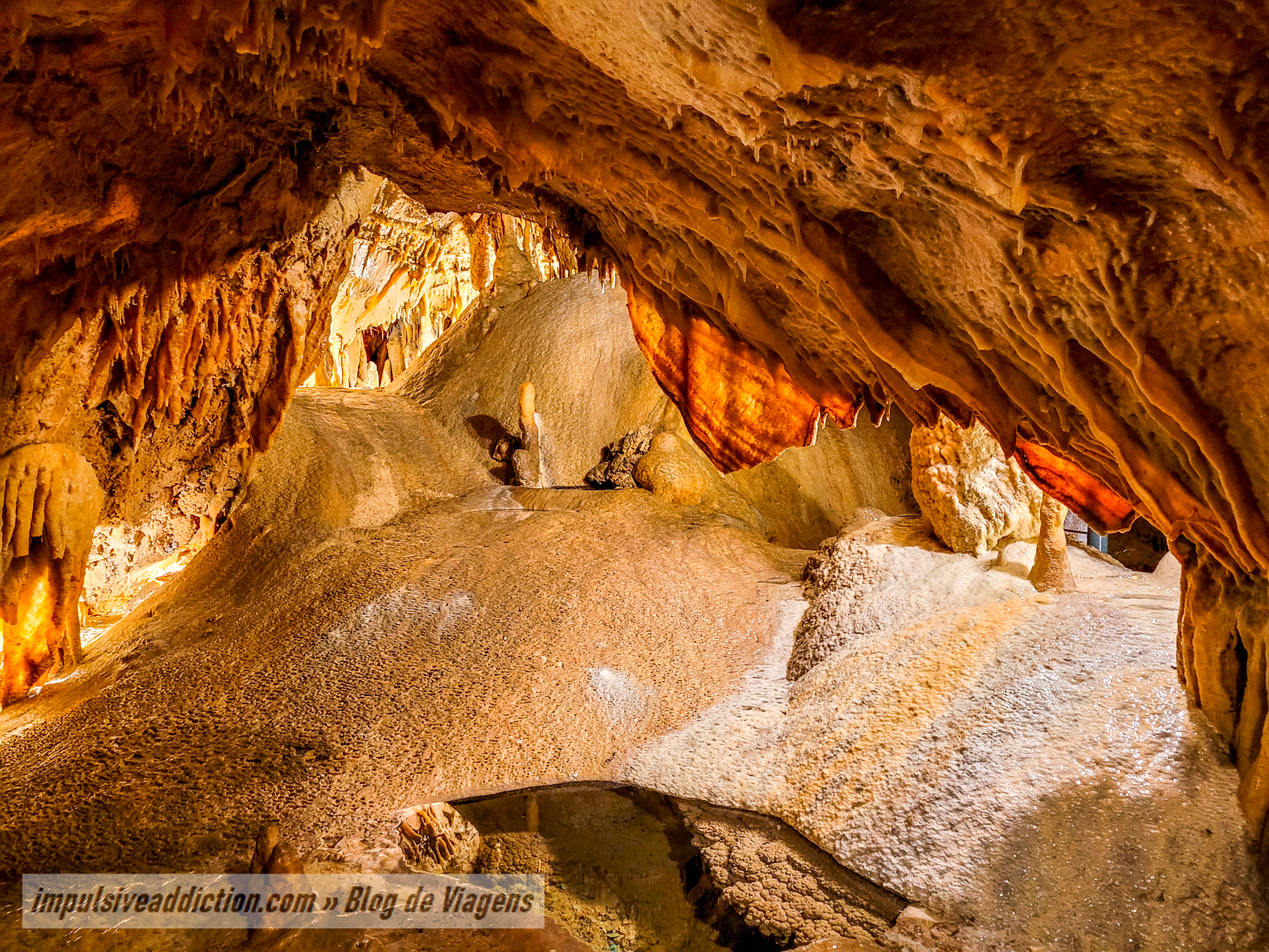Grutas de Alvados na Serra de Aire e Candeeiros