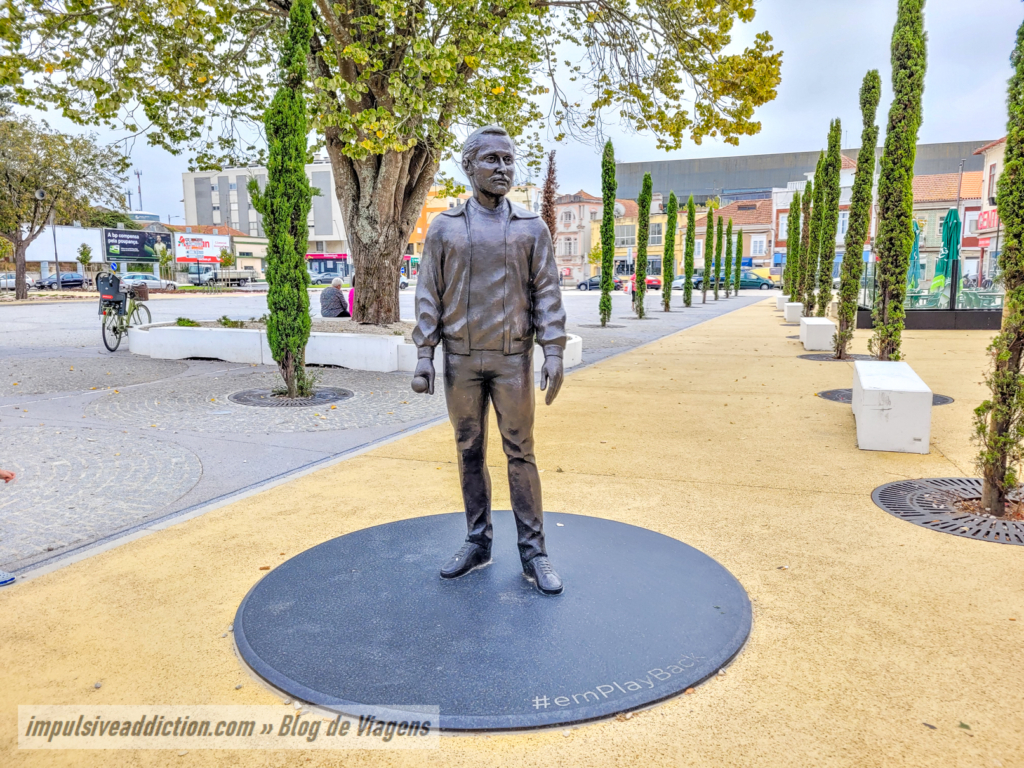 Monumento a Carlos Paião - "Em Play-Back"