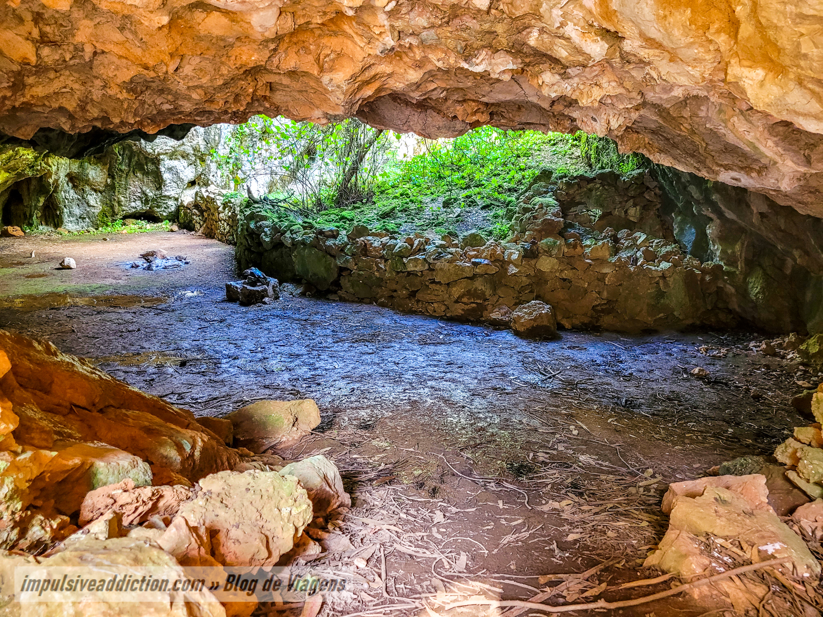 Túnel de Entrada para a Lapa da Cerejeira