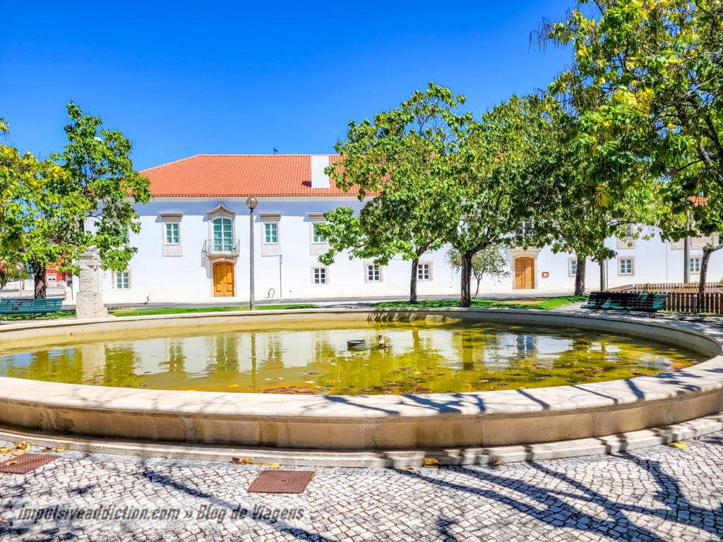 Largo de Cândido dos Reis e Museu da Pedra