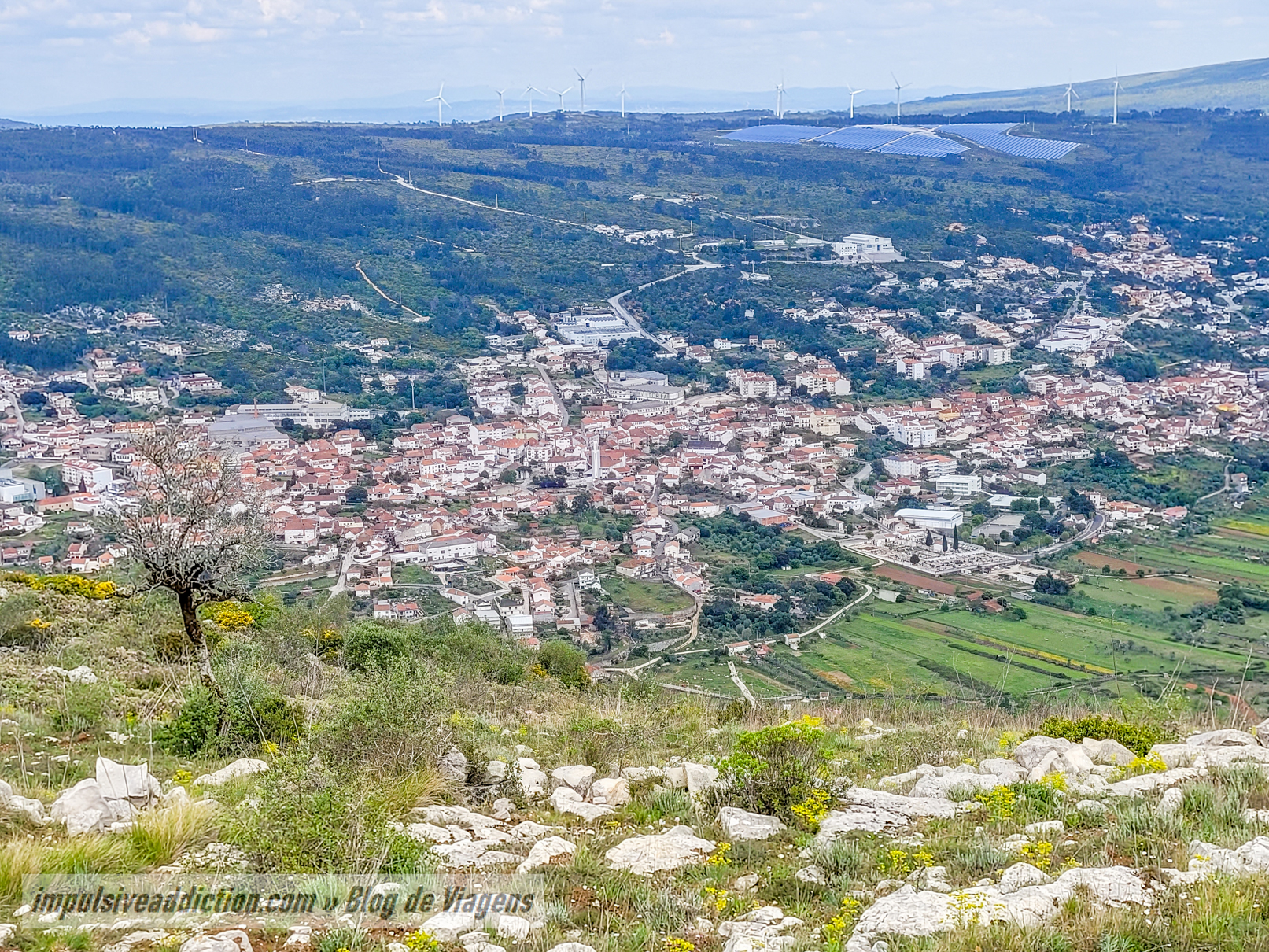 Miradouro para Mira de Aire e Polje de Minde