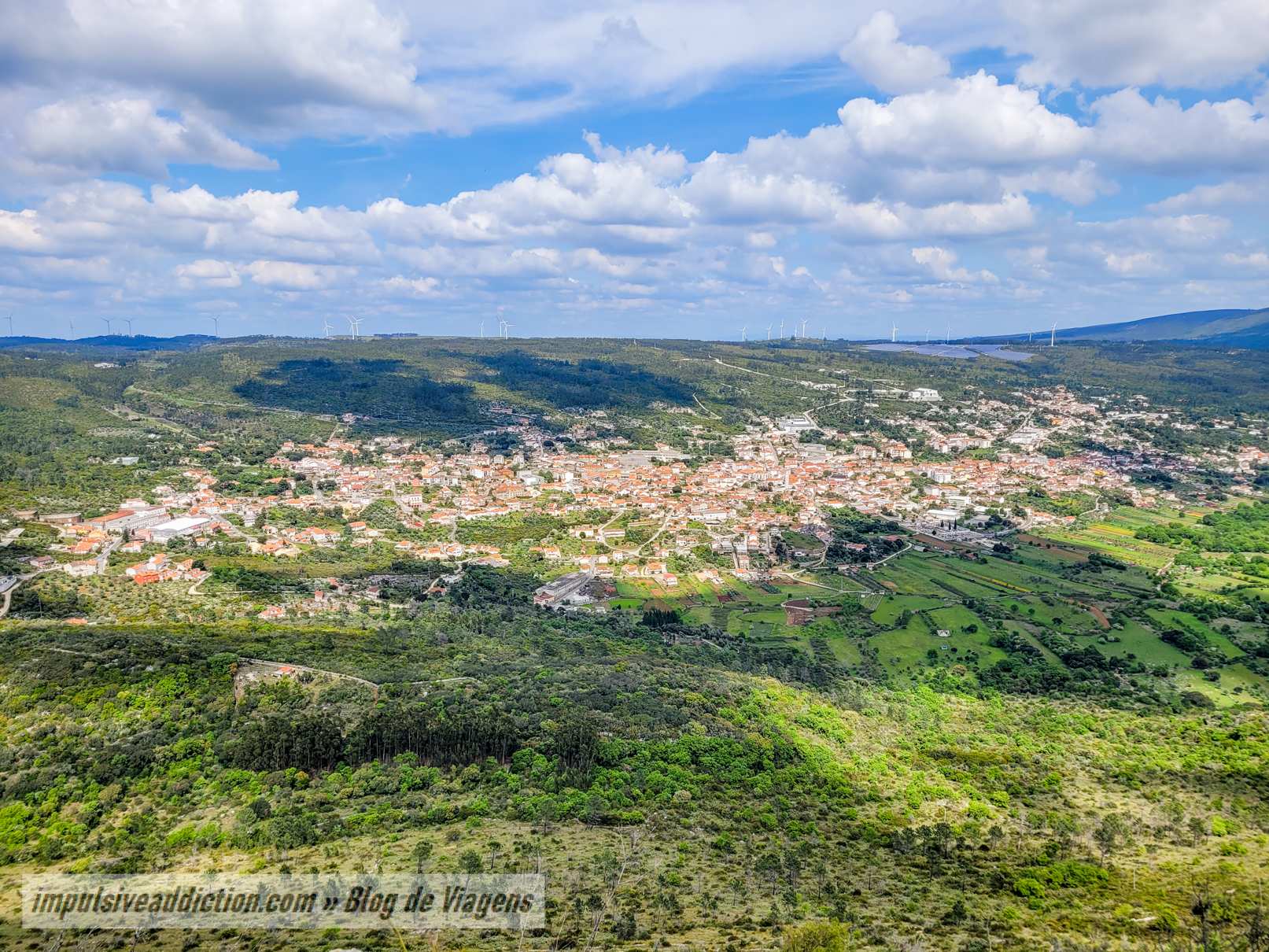 Miradouro para Mira de Aire e Polje de Minde