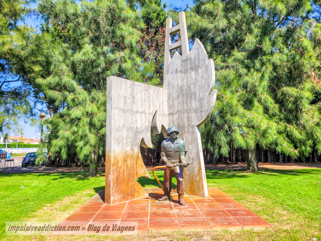 Monumento ao Bombeiro da Murtosa