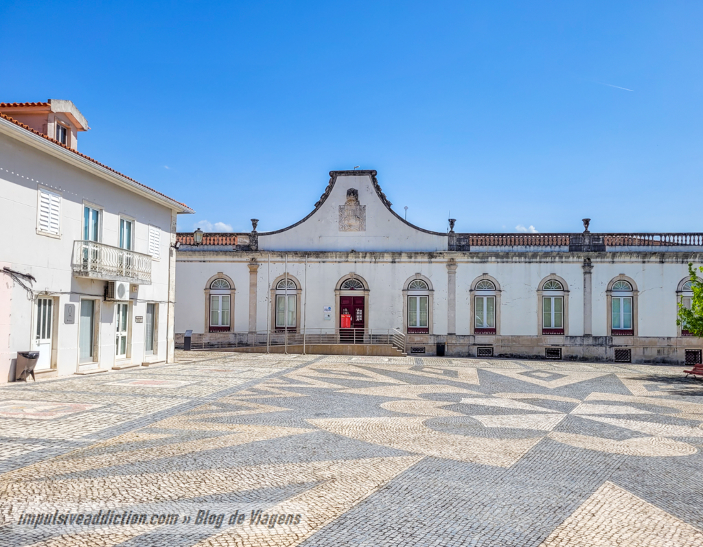 Praça da República e Câmara Municipal de Porto de Mós
