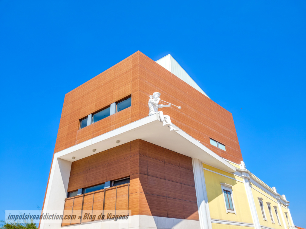 Casa da Cultura e Estátua Sopro