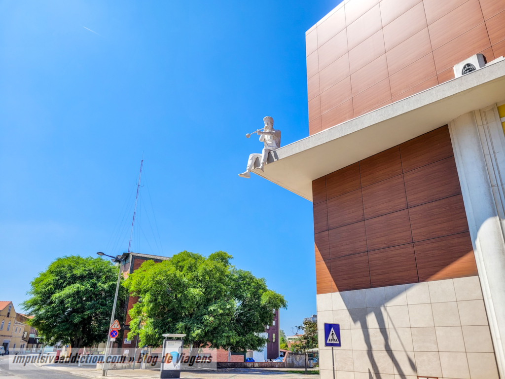Casa da Cultura e Estátua Sopro