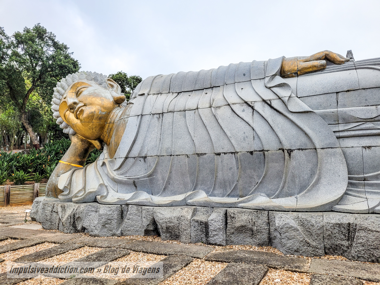 Budas Gigantes do Buddha Eden do Bombarral