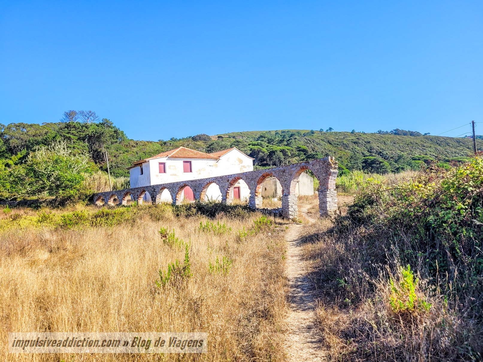 Aqueduto junto da Igreja de São Gião