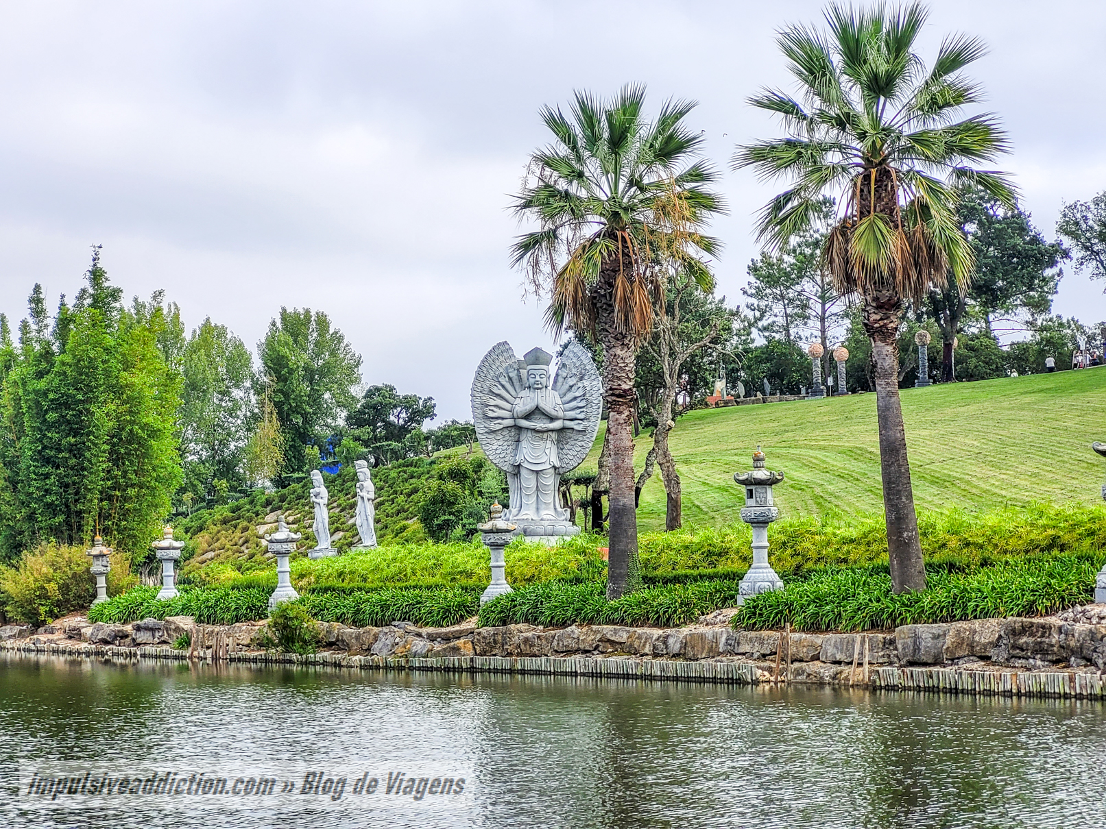 Lago do Pagode do Jardim dos Budas do Bombarral