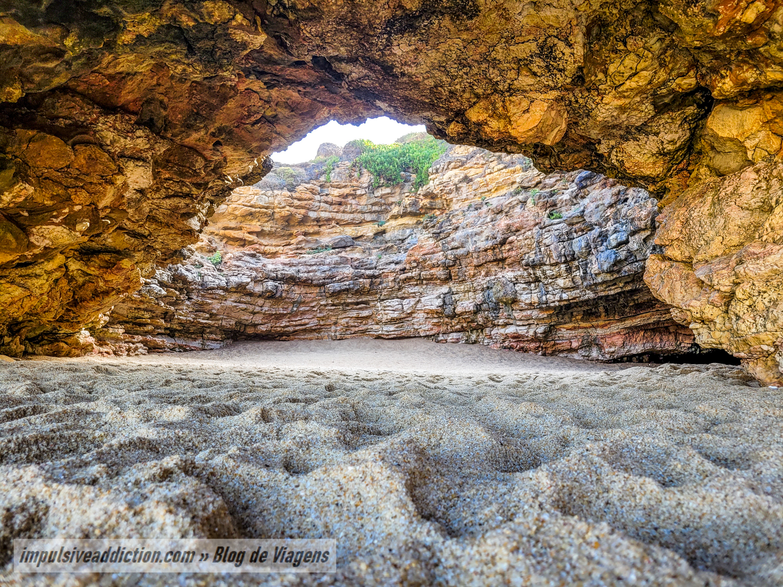 Forno da Orca Cave at the North beach of Nazaré