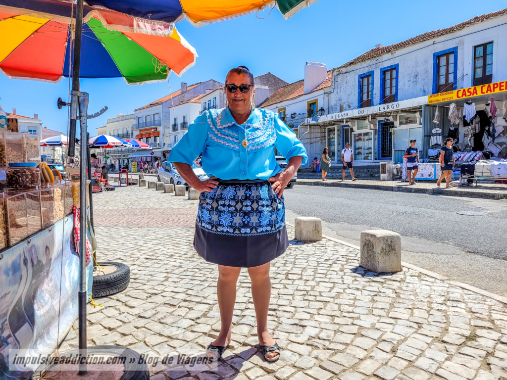 Saleswoman from Nazaré with her typical costume