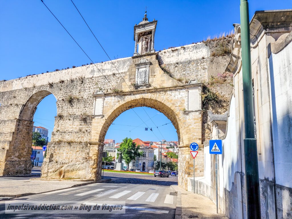 Aqueduto de São Sebastião (arco da honra)