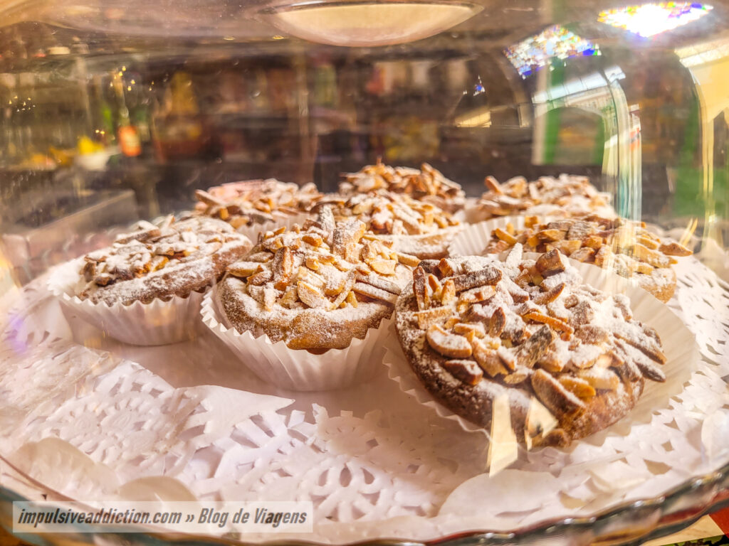 Crúzios - Typical Sweet in Coimbra (Café Santa Cruz)