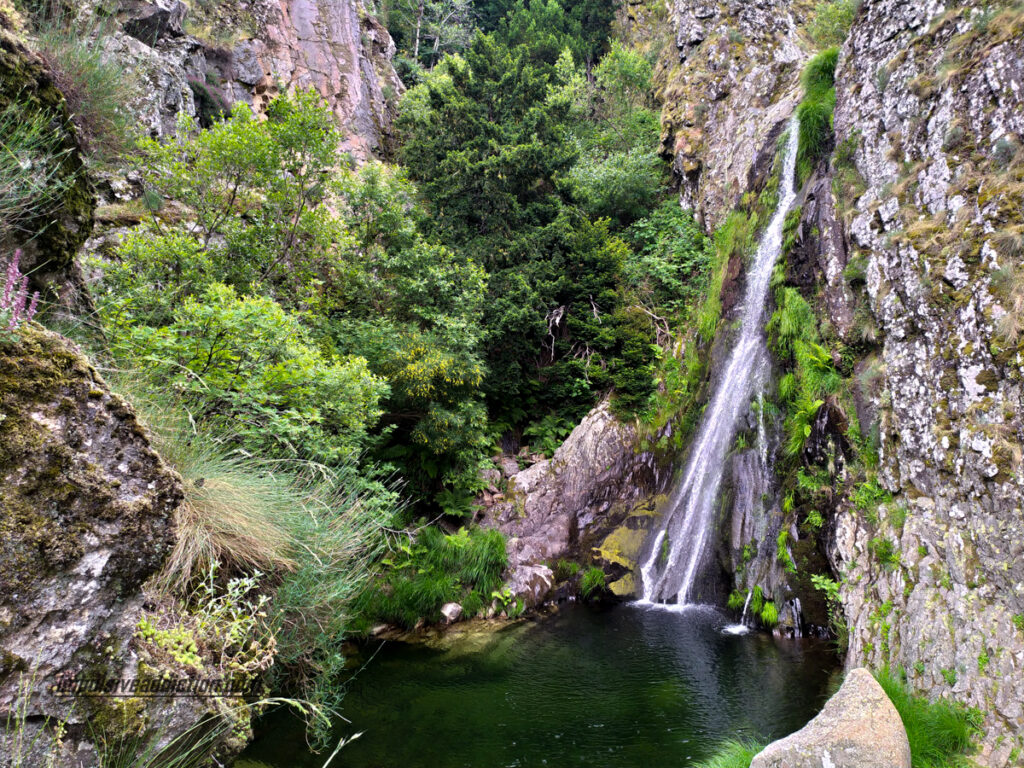 Cascata do Poço do Inferno na Serra da Estrela