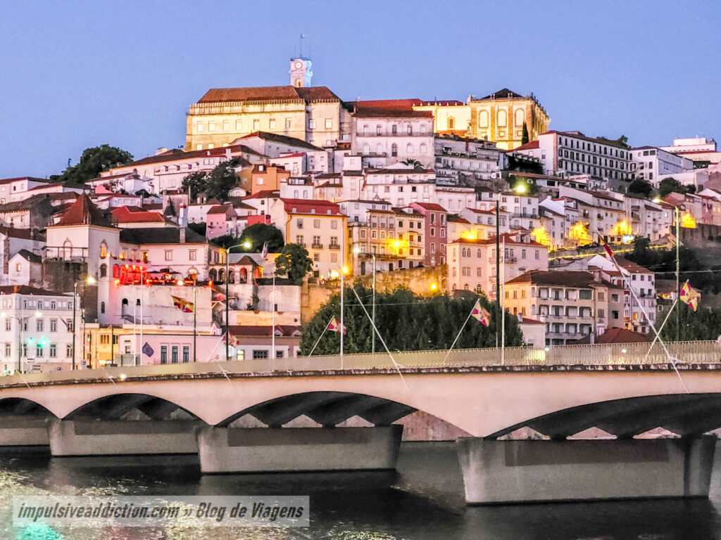 Cidade de Coimbra ao anoitecer