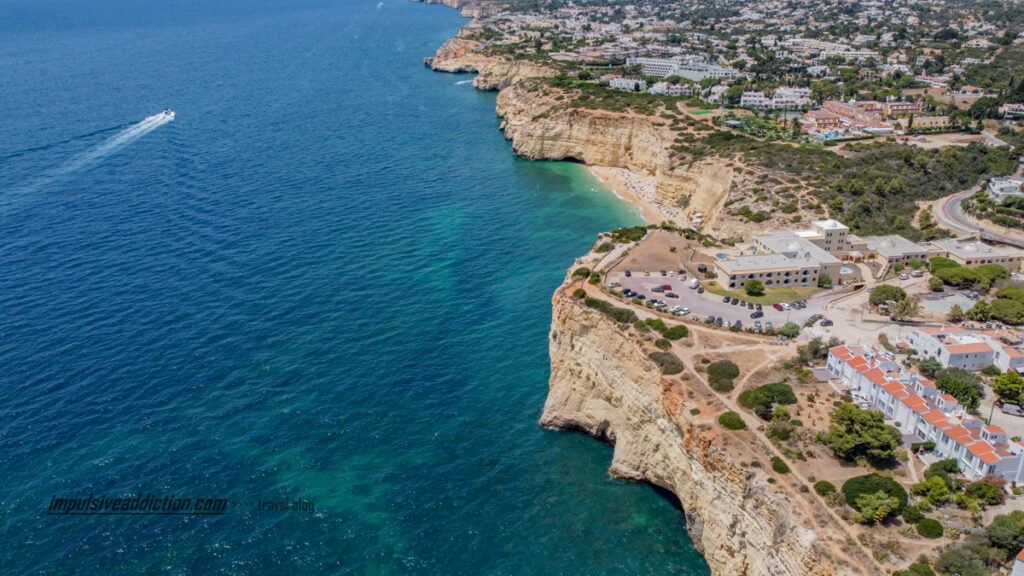 Falésias e arribas do trilho dos 7 vales Suspensos, no Algarve