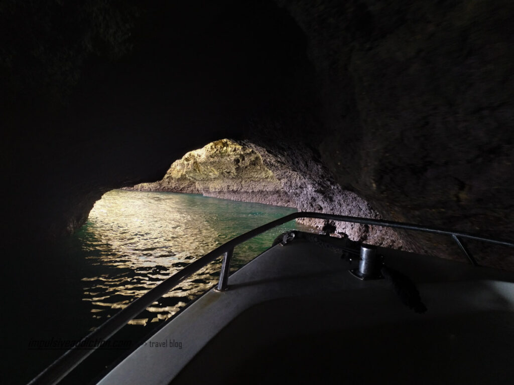 Grutas da excursão de barco em Lagoa