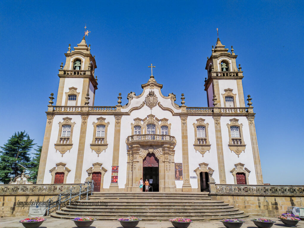 Igreja da Misericórdia frente à Sé Catedral de Viseu - EN2 Roteiro