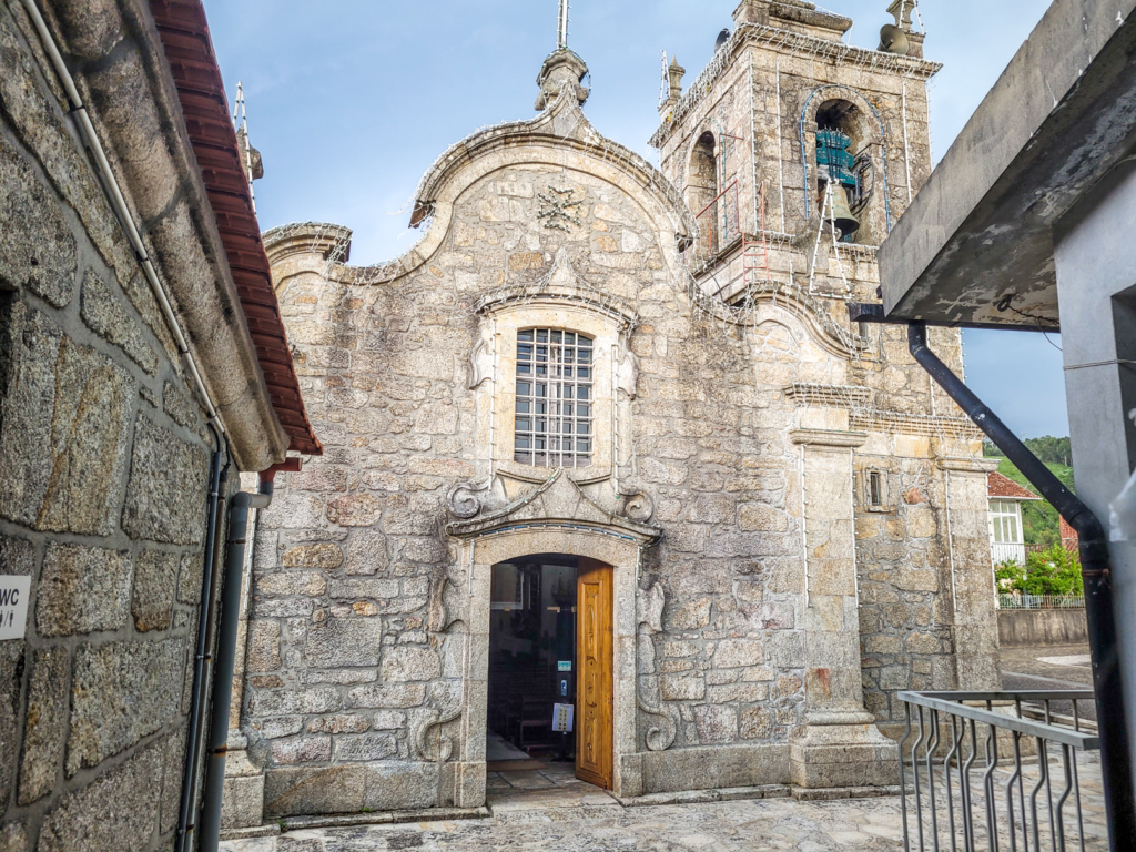 Igreja de Entre Ambos-os-Rios ao visitar Ponte da Barca