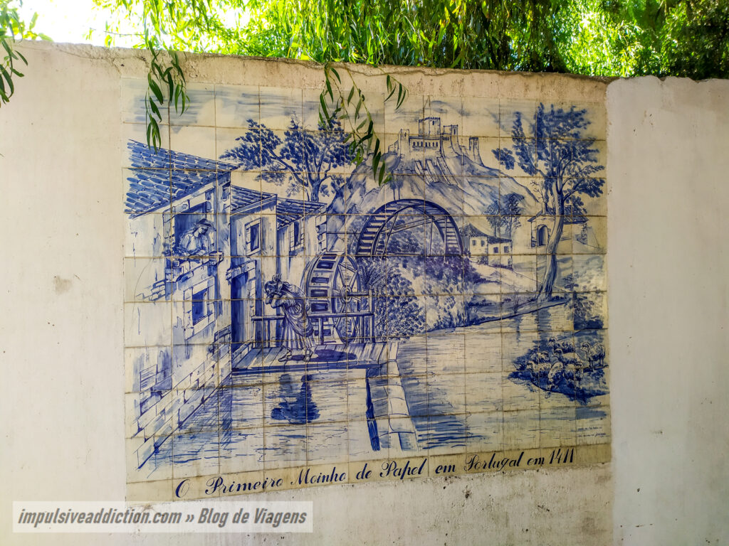 Azulejo junto das instalações do Moinho de Papel