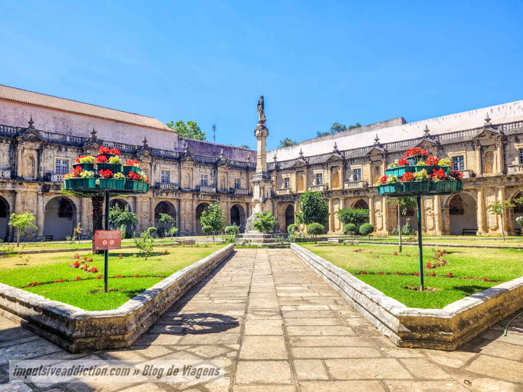 Monastery of Santa Clara-a-Nova (cloister)