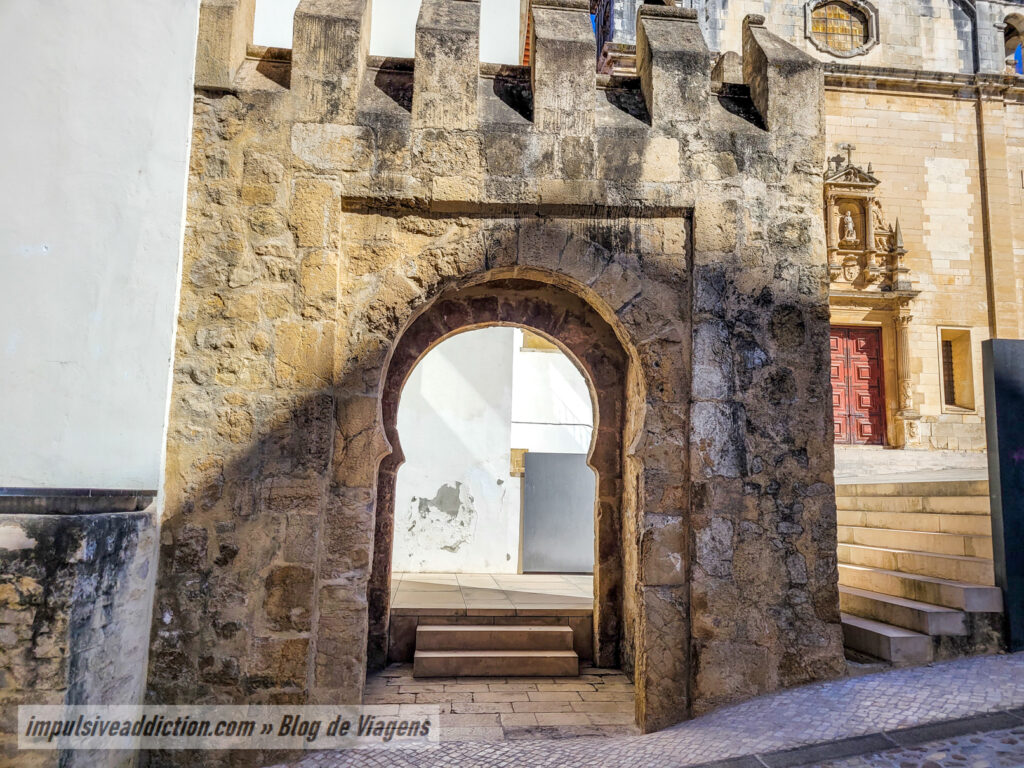 Porta Moçárabe junto do Museu Nacional Machado Castro