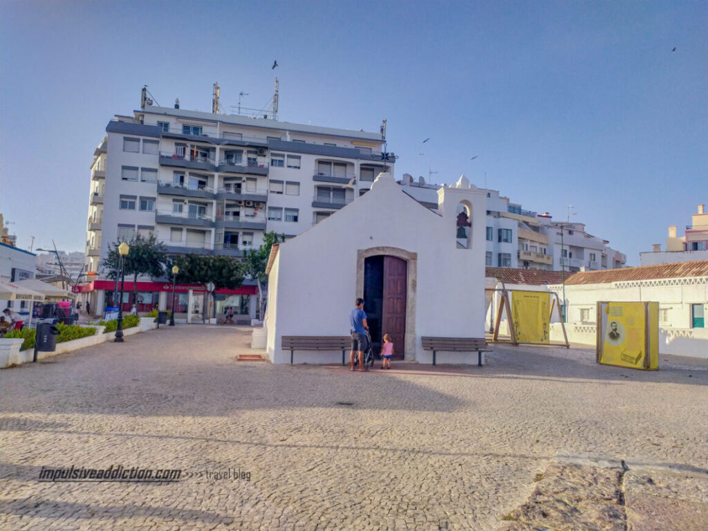 Capela de Santo António ao visitar Armação de Pêra