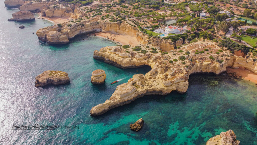 Praia das Salamitras, à esquerda da praia da Ponta Grande