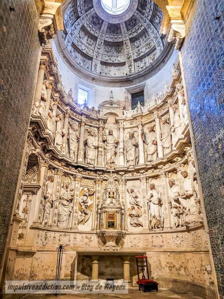 Old Cathedral of Coimbra inside