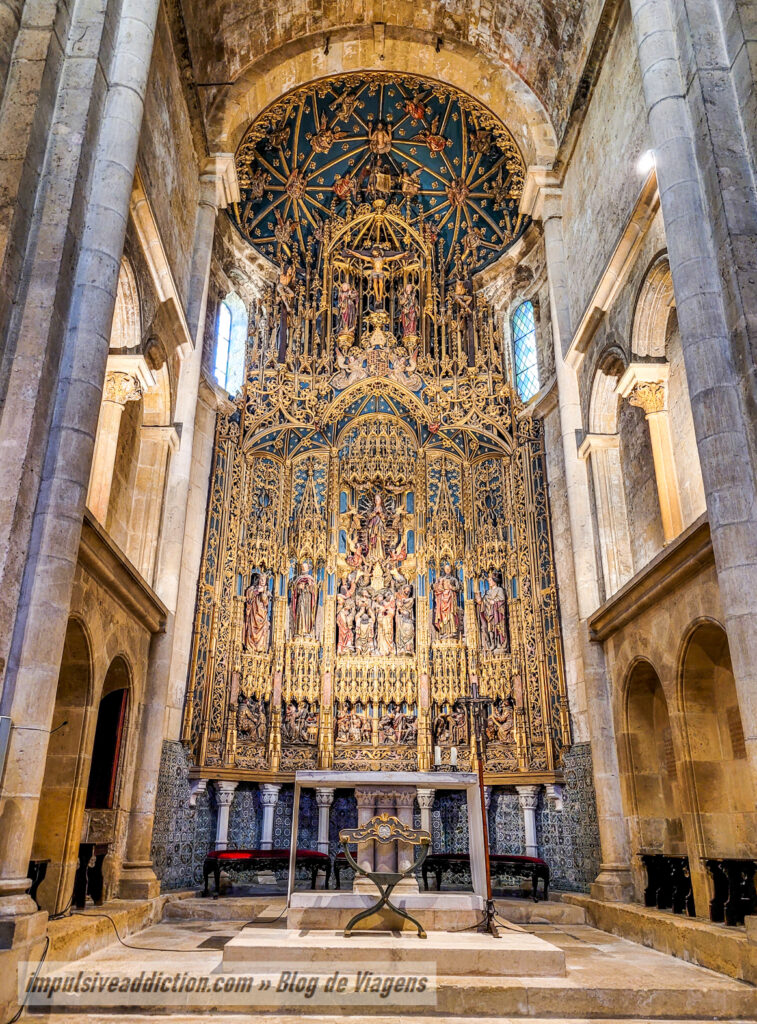 Old Cathedral of Coimbra inside