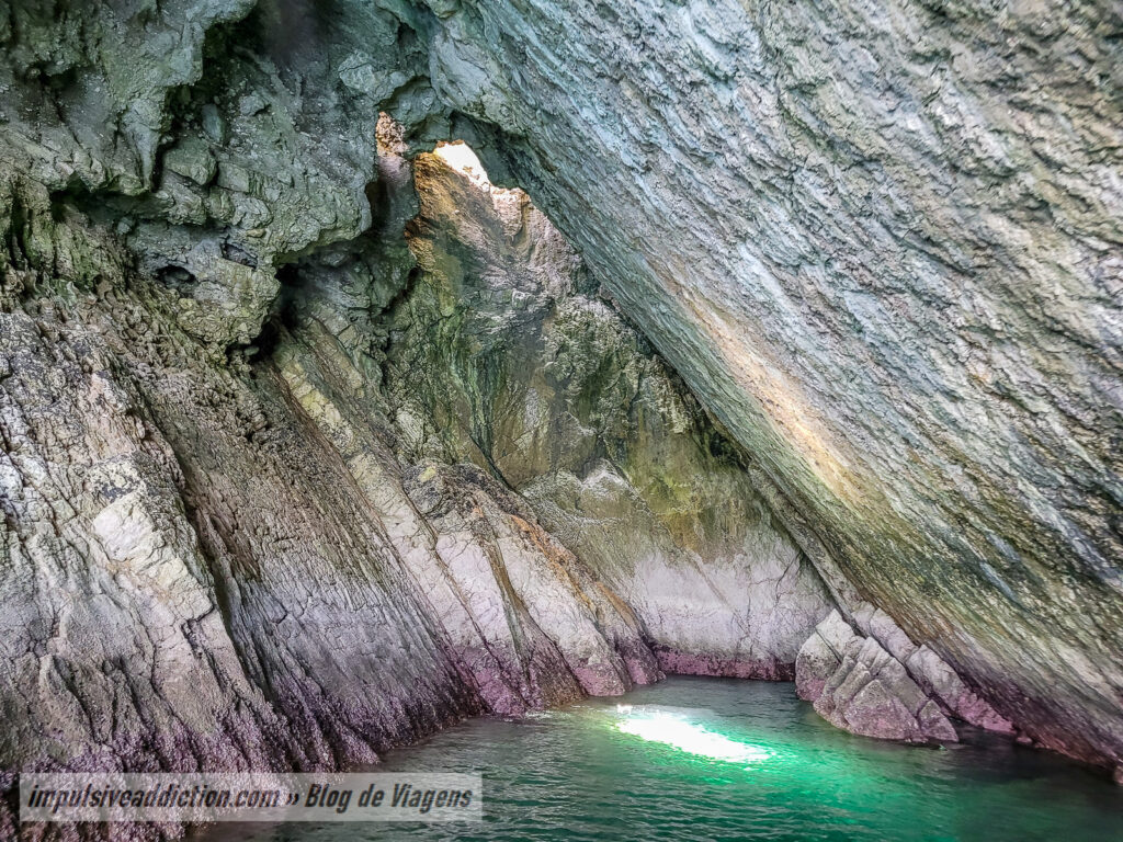 Passeio de Barco pelas Grutas e Praias de Sesimbra
