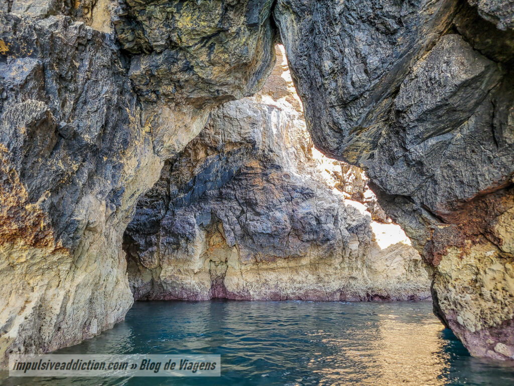 Passeio de Barco pelas Grutas e Praias de Sesimbra