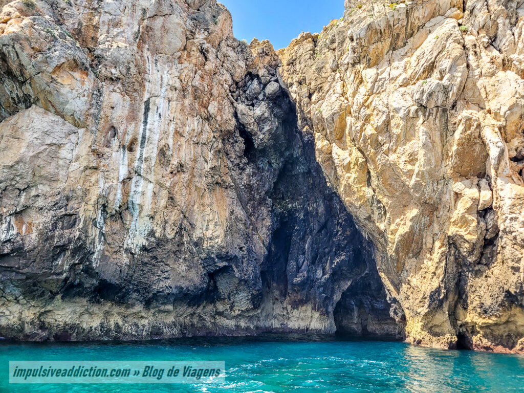 Passeio de Barco pelas Grutas e Praias de Sesimbra