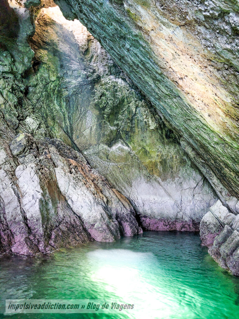 Passeio de Barco pelas Grutas e Praias de Sesimbra