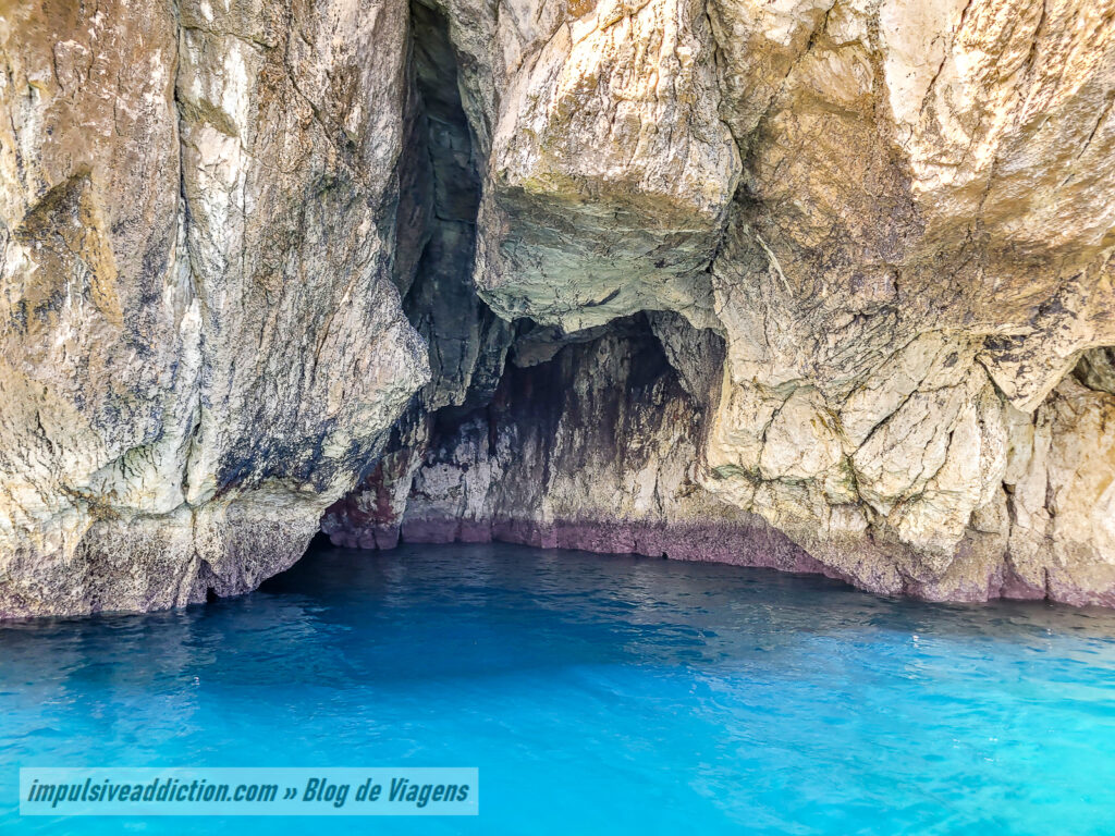 Sesimbra Beaches and Caves Boat Tour