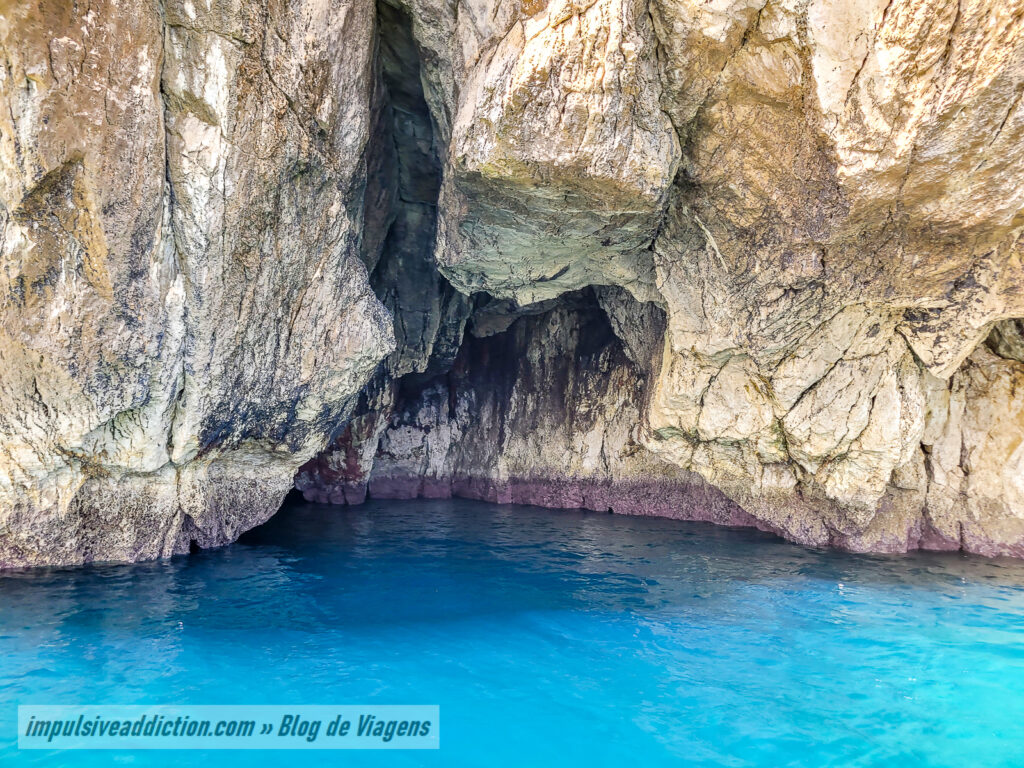 Passeio de Barco pelas Grutas e Praias de Sesimbra