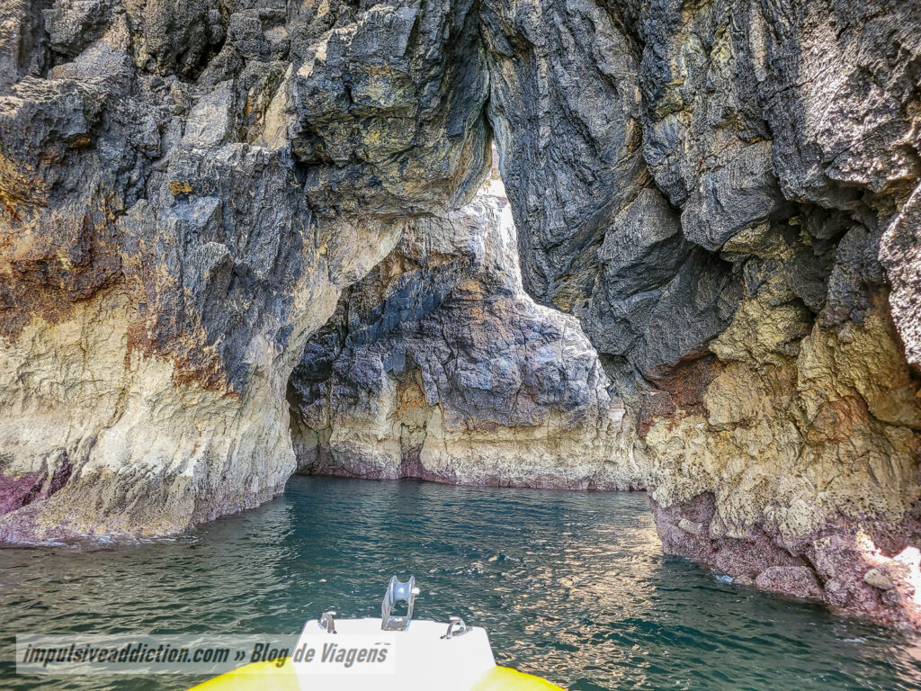Passeio de Barco pelas Grutas e Praias de Sesimbra
