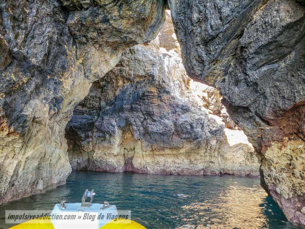 Passeio de Barco pelas Grutas e Praias de Sesimbra